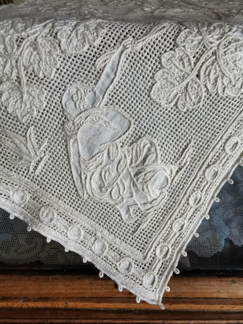 アンティークイタリア ブラットレース刺繍マット 神話の人物と男鹿と鳥 森林 古典