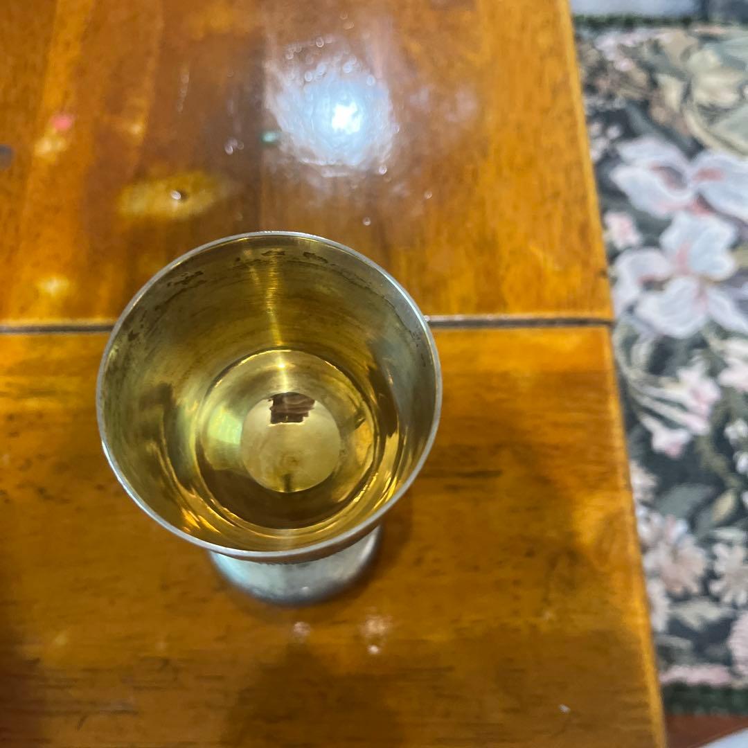 銀カップ50グラム、高さ10.5センチメートル￼