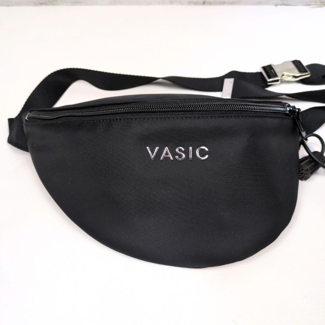 美品 VASIC ヴァジック DAY-TO FANNY PACK ボディーバッグ