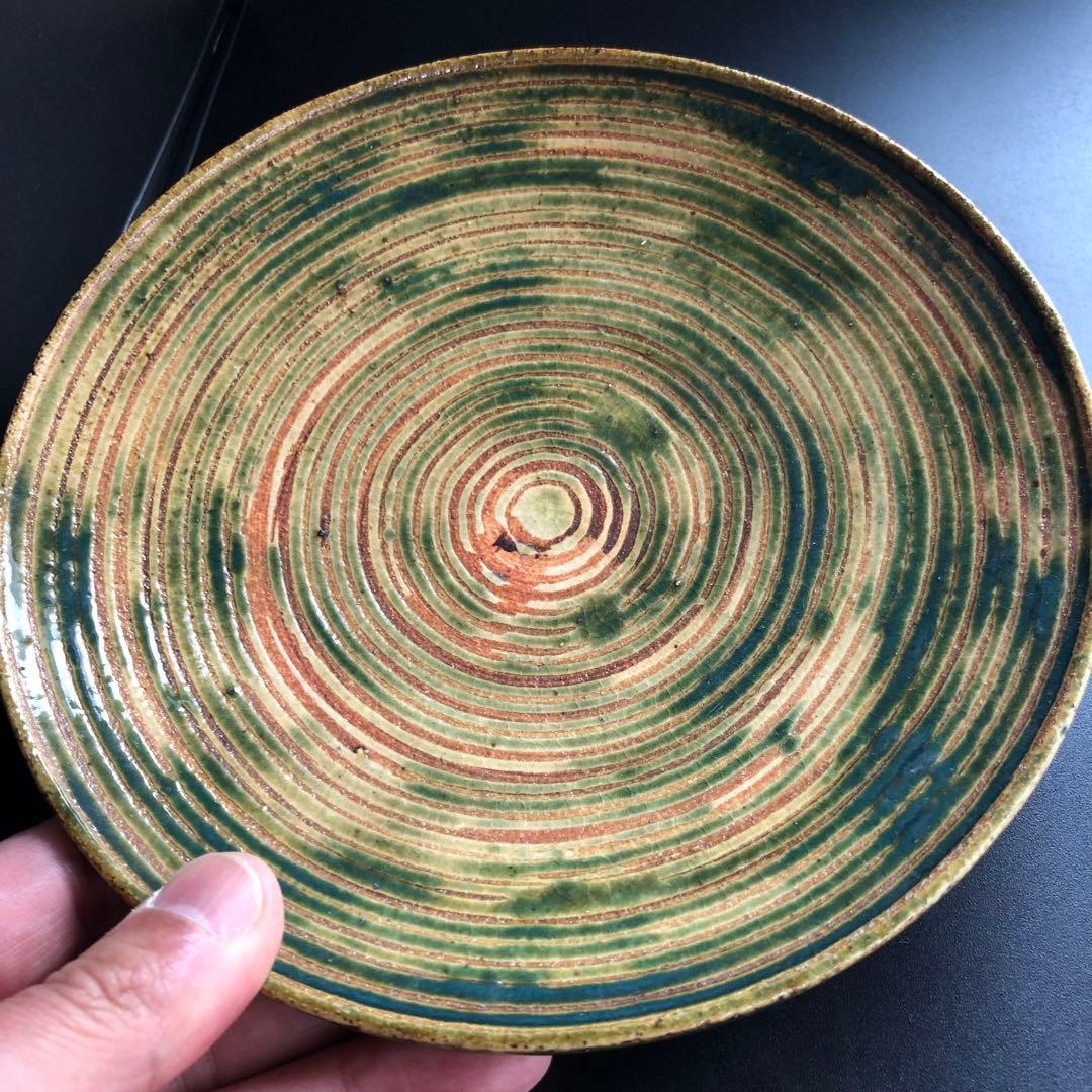 古美術◆蔵から波紋のような紋様の美しい、深い緑色の平たい皿が出て来ました。