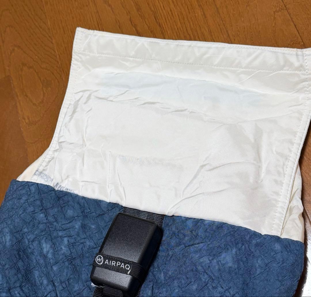 AIRPAQ (エアパック) ブルー&ホワイト バックパック