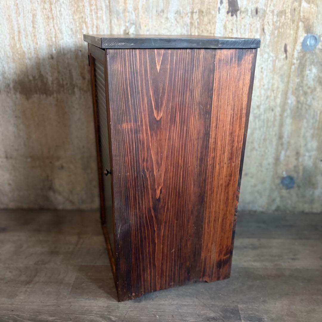 チェッカーガラスのミニキャビネット　収納棚