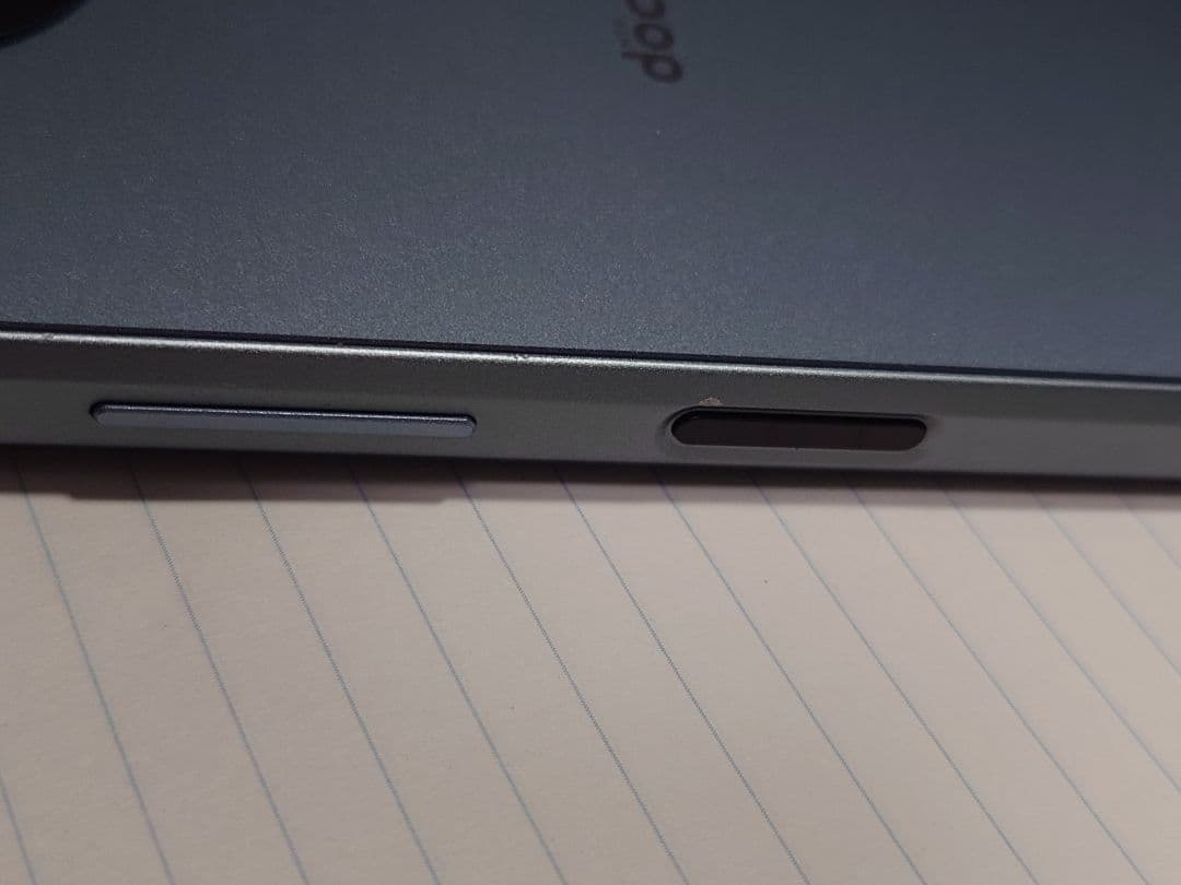 スマートフォン本体 SHARP docomo AQUOS R8 SH-52D