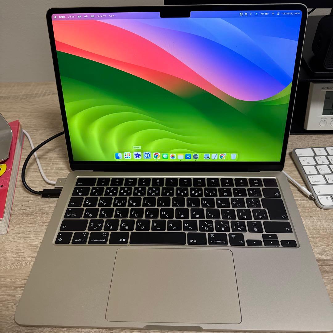 Apple Macbook Air M2モデル　スターライト