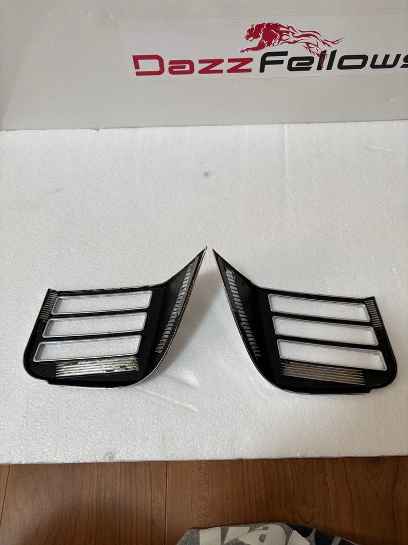 DazzFellows プレミアムLEDテールランプ 80系ノア　ヴォクシー