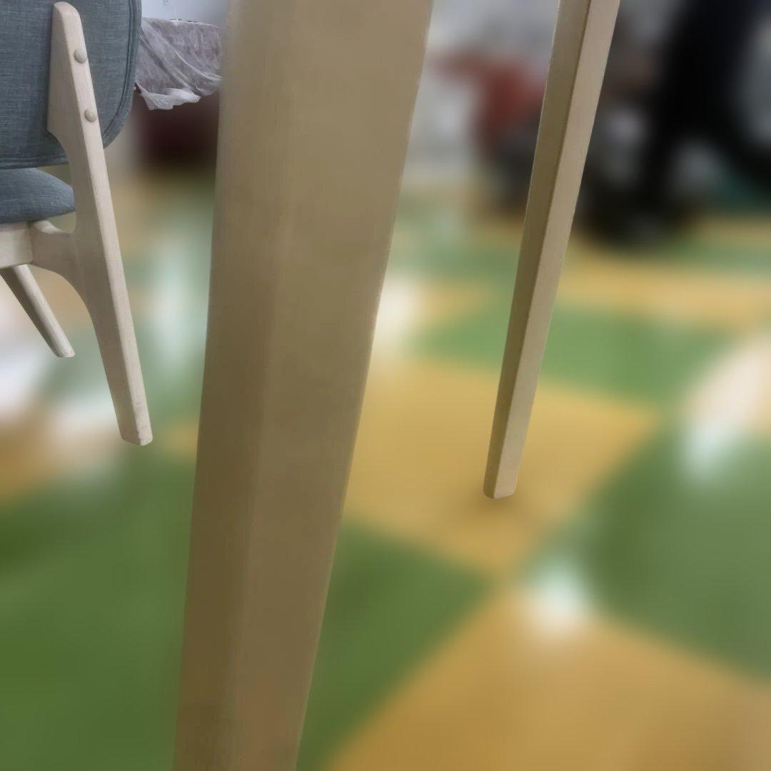 2744 IKEA 円形木製ダイニングテーブル