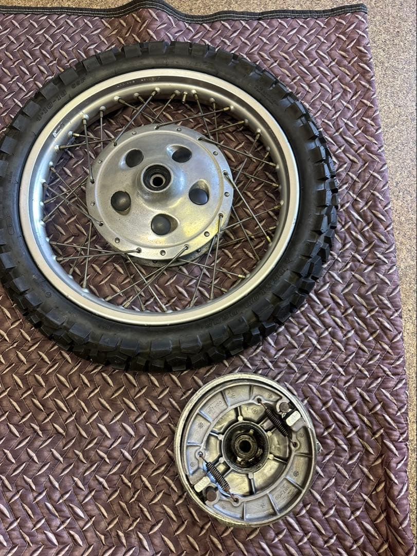 SR400 フロントホイール　ブロックタイヤ付き