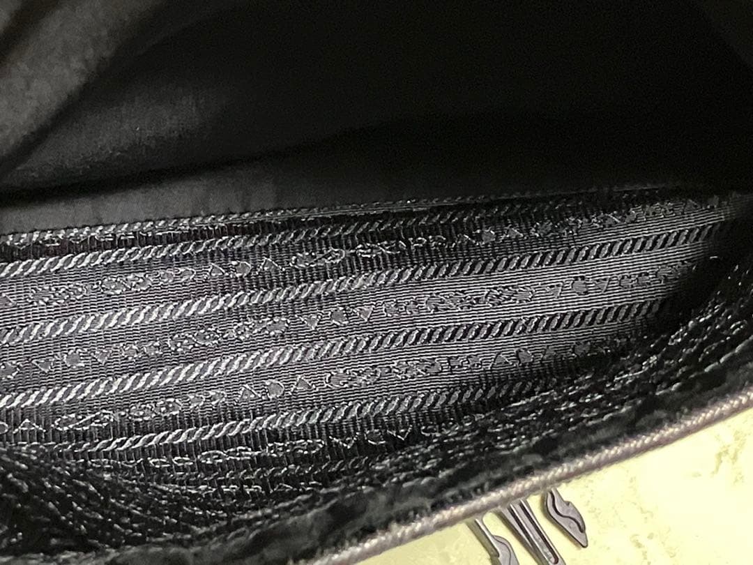 プラダ　ショルダーバッグ　メッセンジャーバッグ