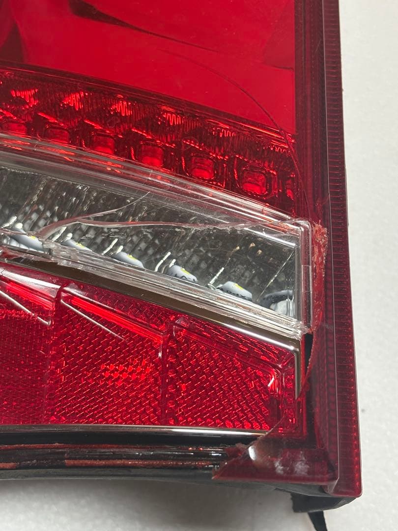 ハイエース ヴァレンティ片方破損 ジャンク品