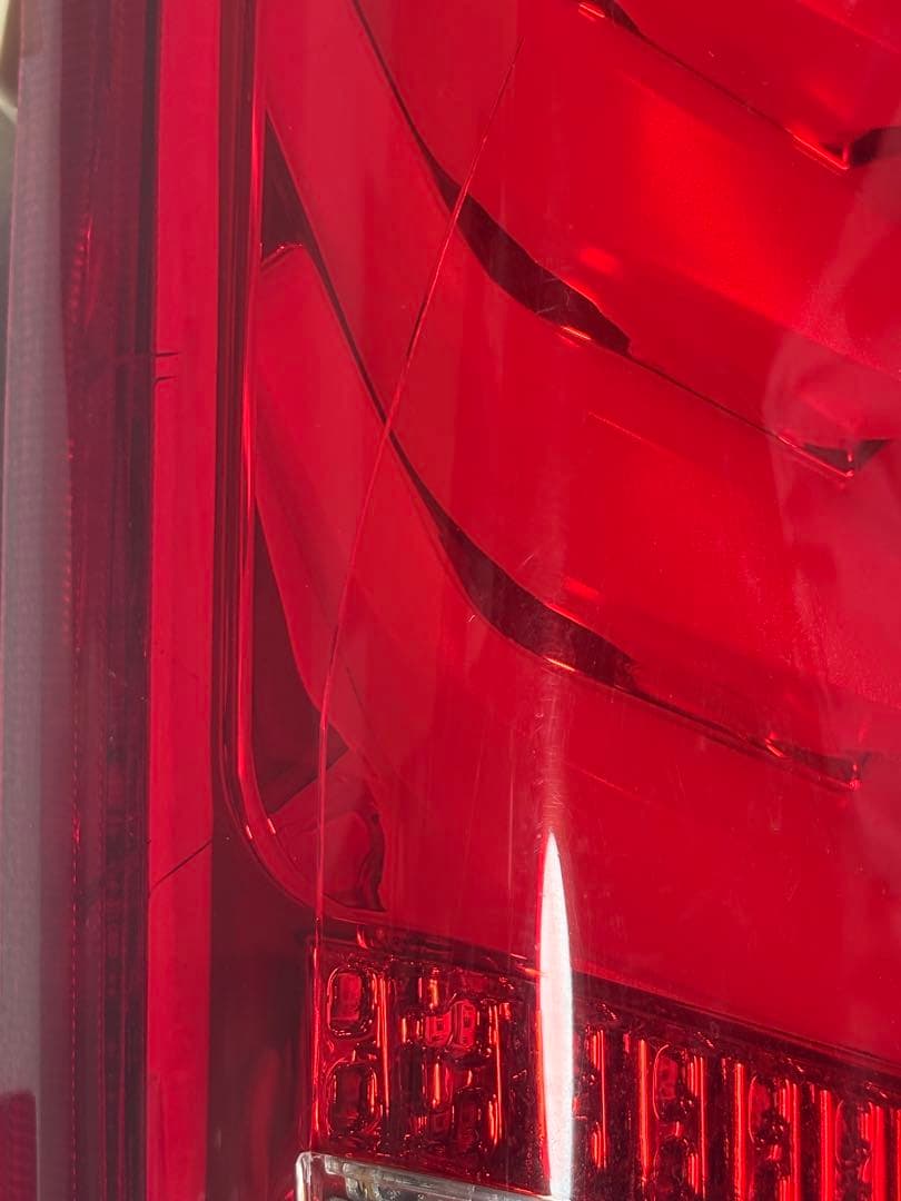 ハイエース ヴァレンティ片方破損 ジャンク品