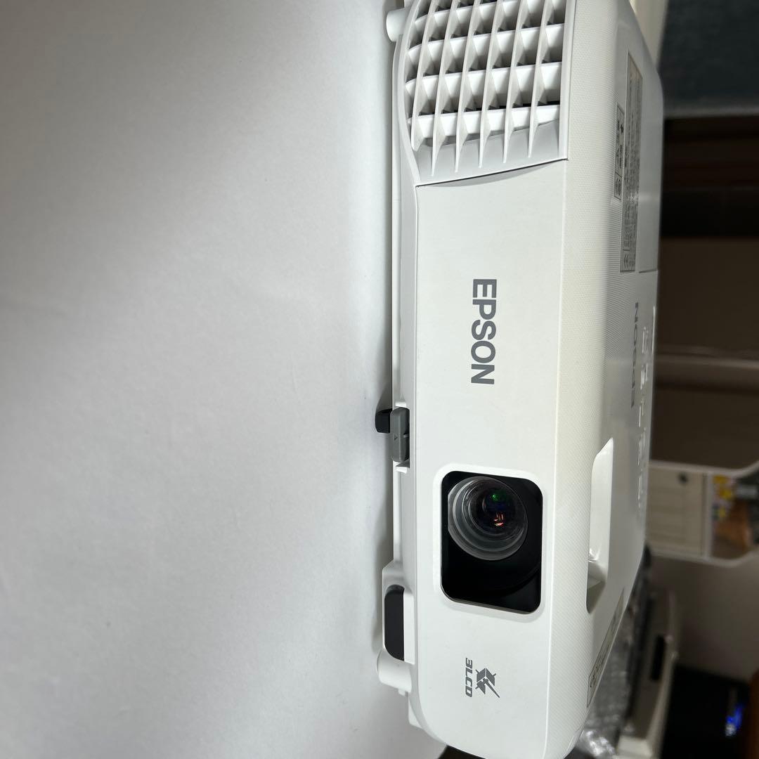 プロジェクター　EPSON EB-E01