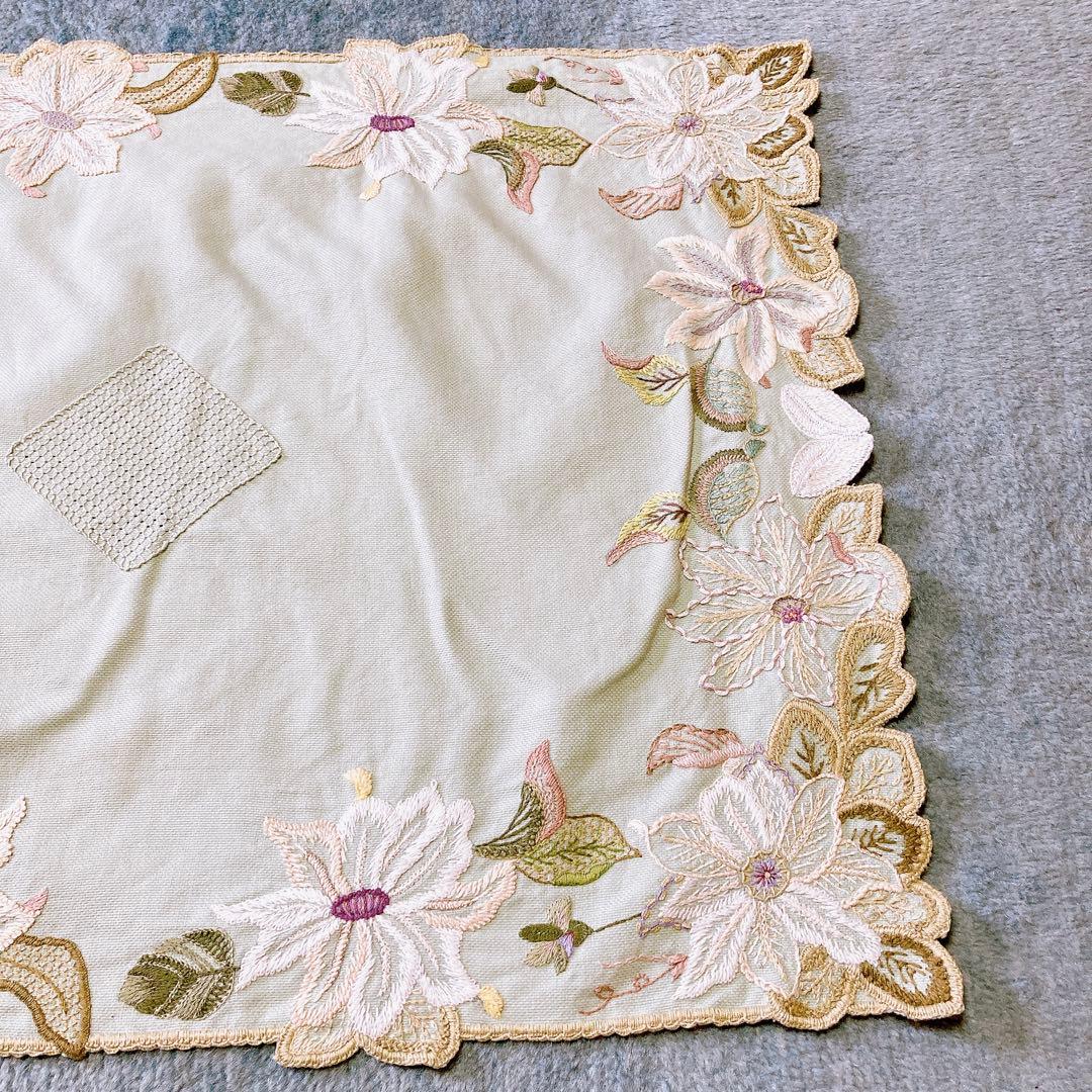 戸塚刺繍　テーブルセンター