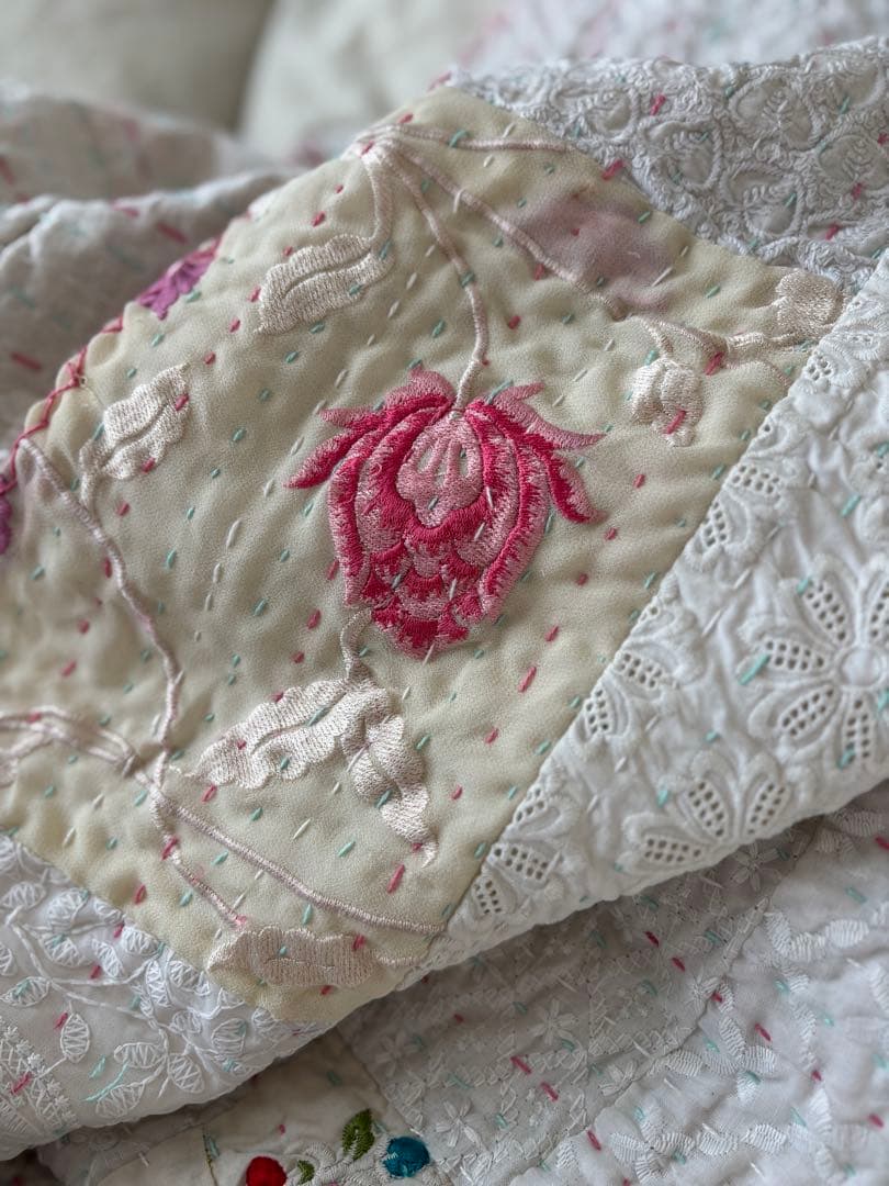 【稀少カラー】インド刺繍　カンタキルト　ヴィンテージ　パッチワーク　マルチカバー