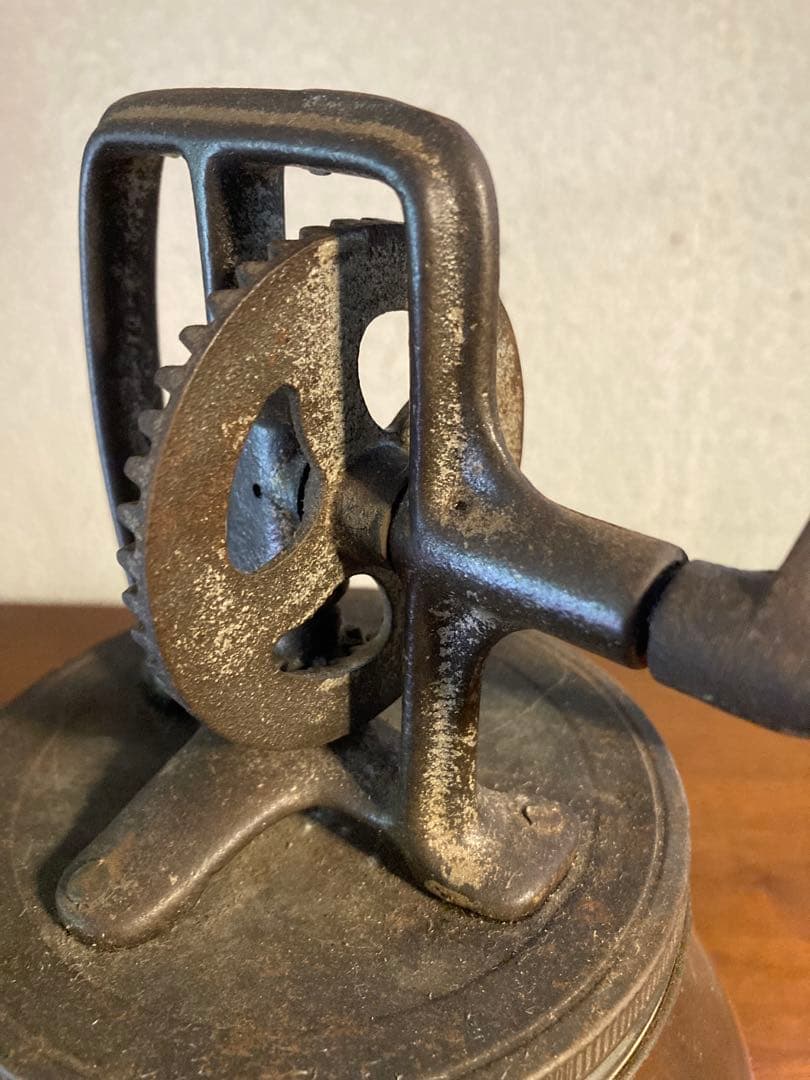 アンティーク　1950年代米国Vintage バター撹拌機です。