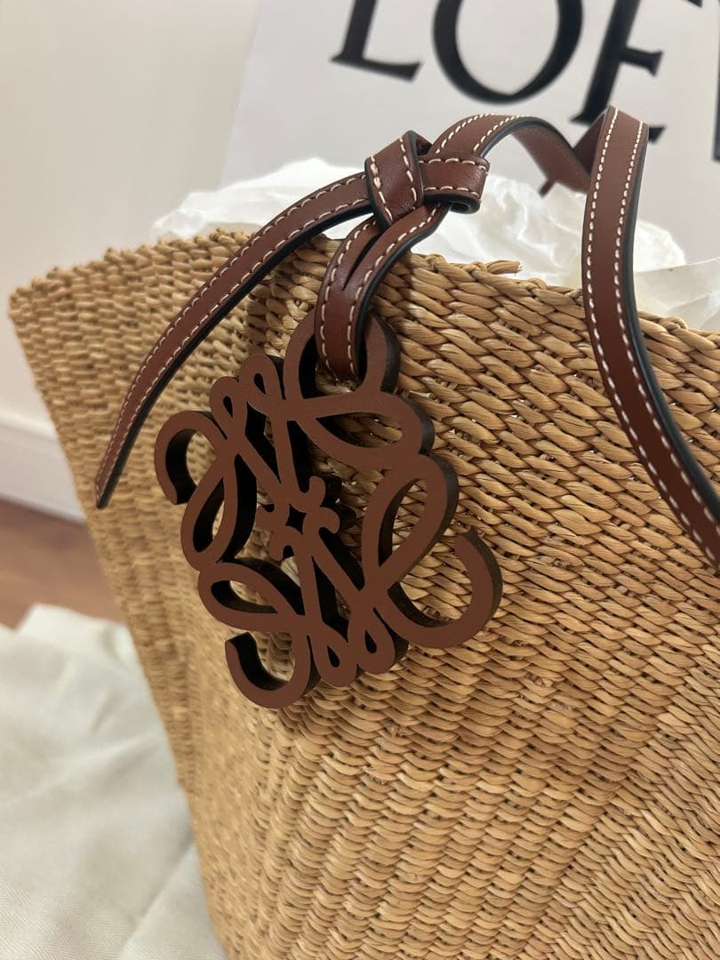 【新品】LOEWE かごバック　シェルバスケット　スモール　アナグラム
