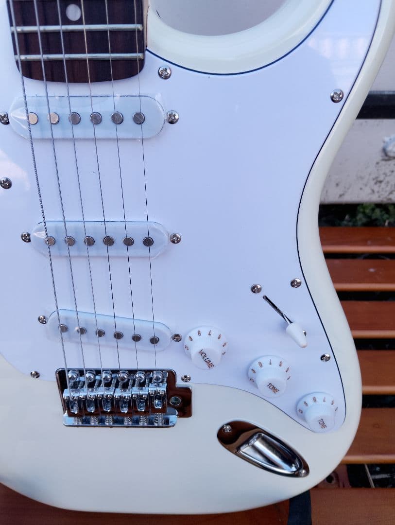 【美品】Bucchus　UNIVERSE　BST-1R SW　エレキギター