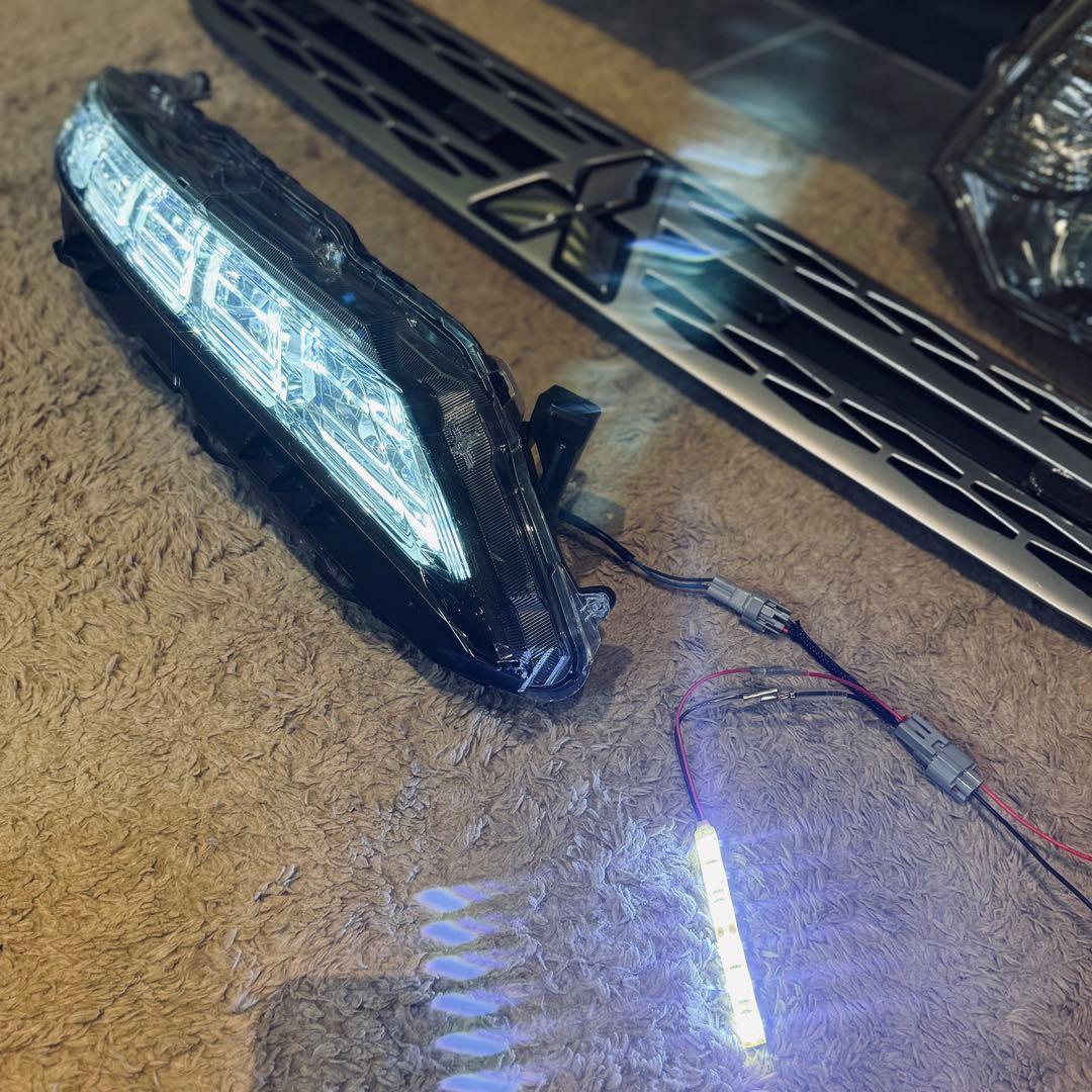 陽*大様 【専用解除中】純正線を無加工で接続できる デリカ D5 グリルマーカー