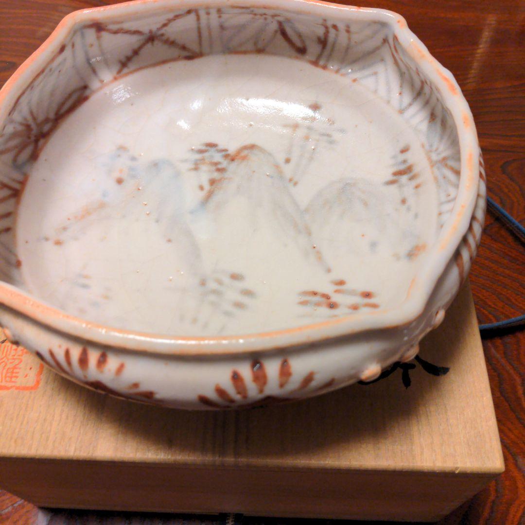 花と山模様の菓子器