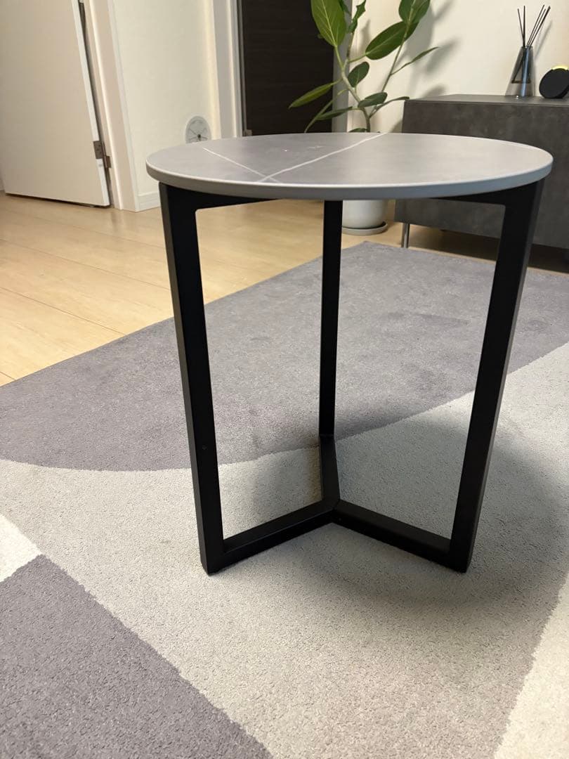 グレー 円形 人工大理石テーブル