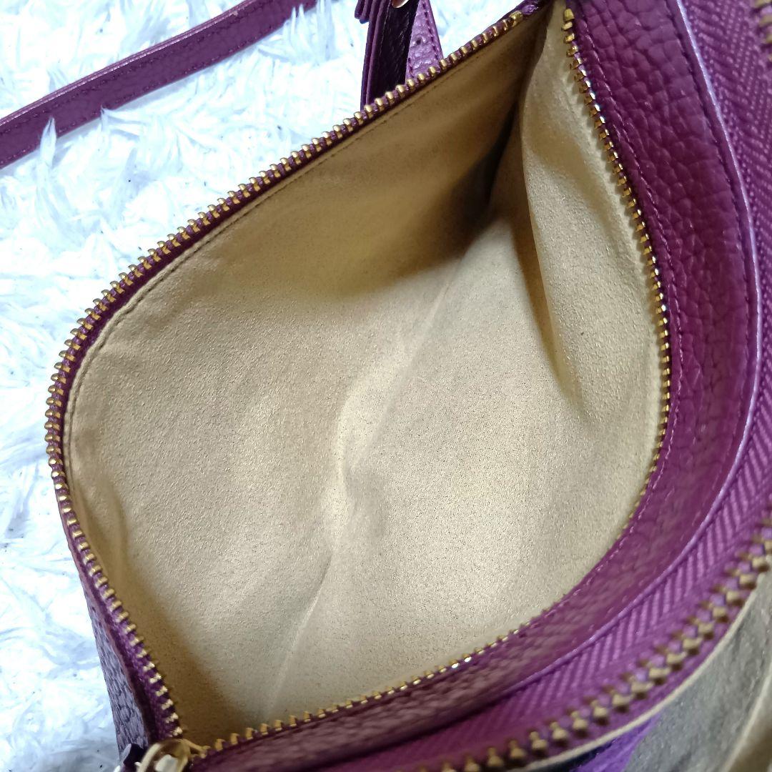 アタオ　ショルダーバッグ　オフィスブーブー　レザー　ロゴ金具　プラム　タッセル