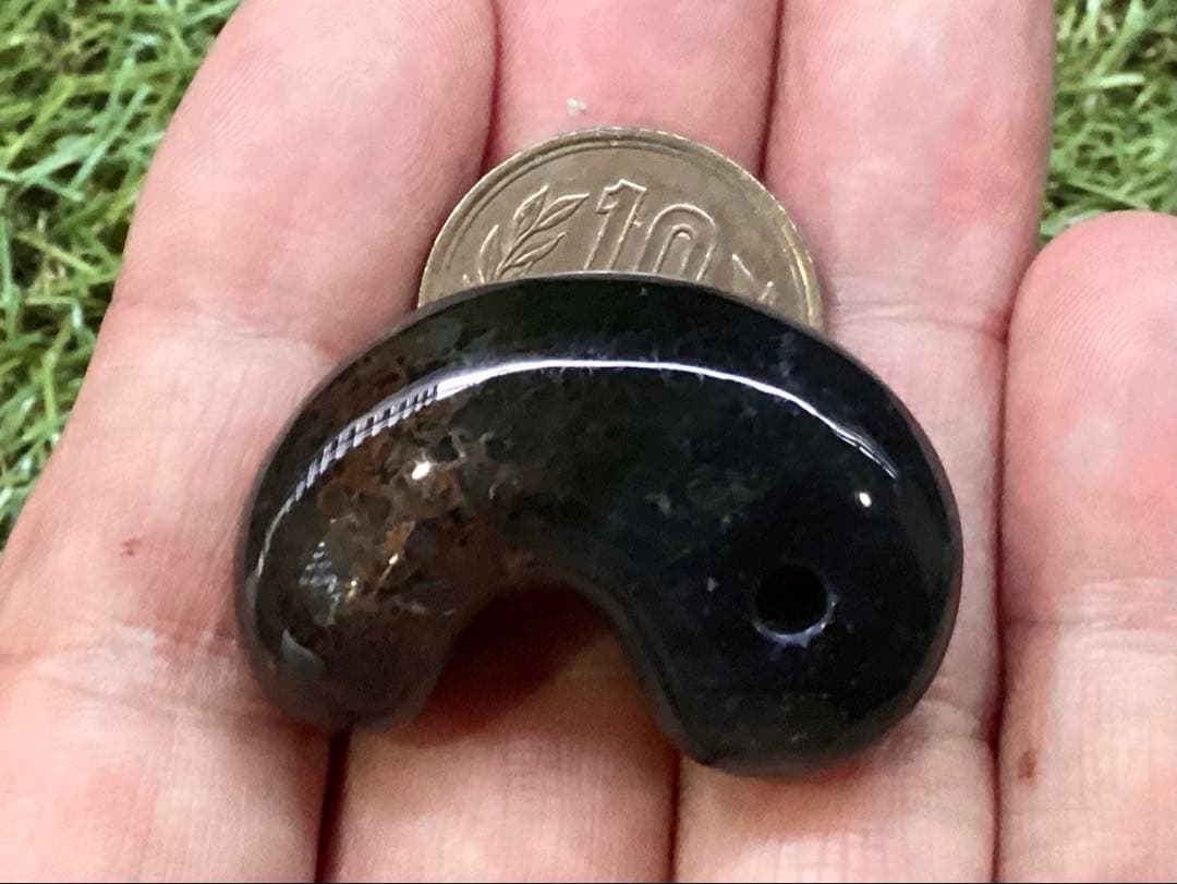 ✳出雲勾玉　1万個に1個しか無いレア勾玉‼️花仙山瑪瑙*芯部位の超極上色彩　鑑別書