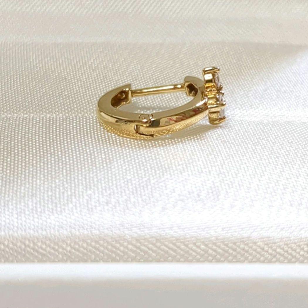 K18　D0.08ct　中折れ式　フープピアス　片耳　YG　クロス　花　小さめ