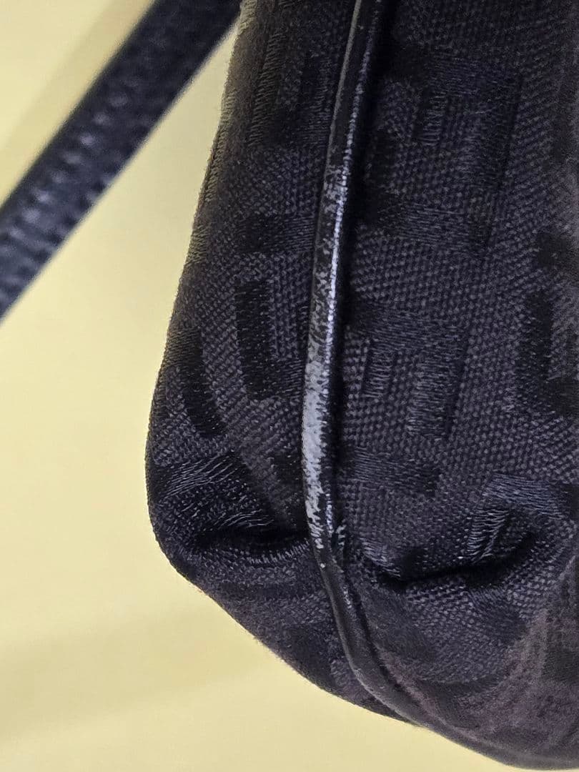 FENDI ズッキーノ柄 ショルダーバッグ斜めがけ