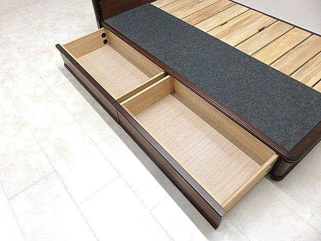 み*ん様 シモンズ クラシック様式セミダブルサイズベッドフレーム　※背部に日焼け