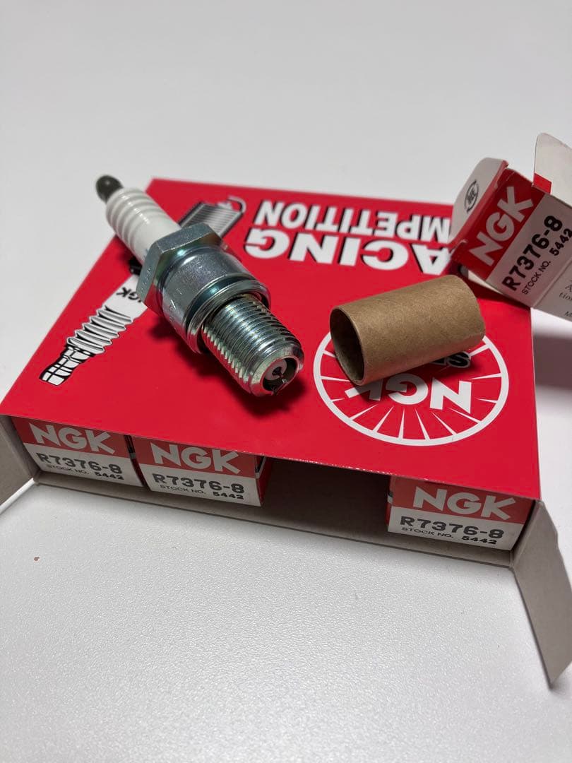 未使用新品NGK レーシングプラグ R7376-8 4本入ランエボ7.ランエボ8