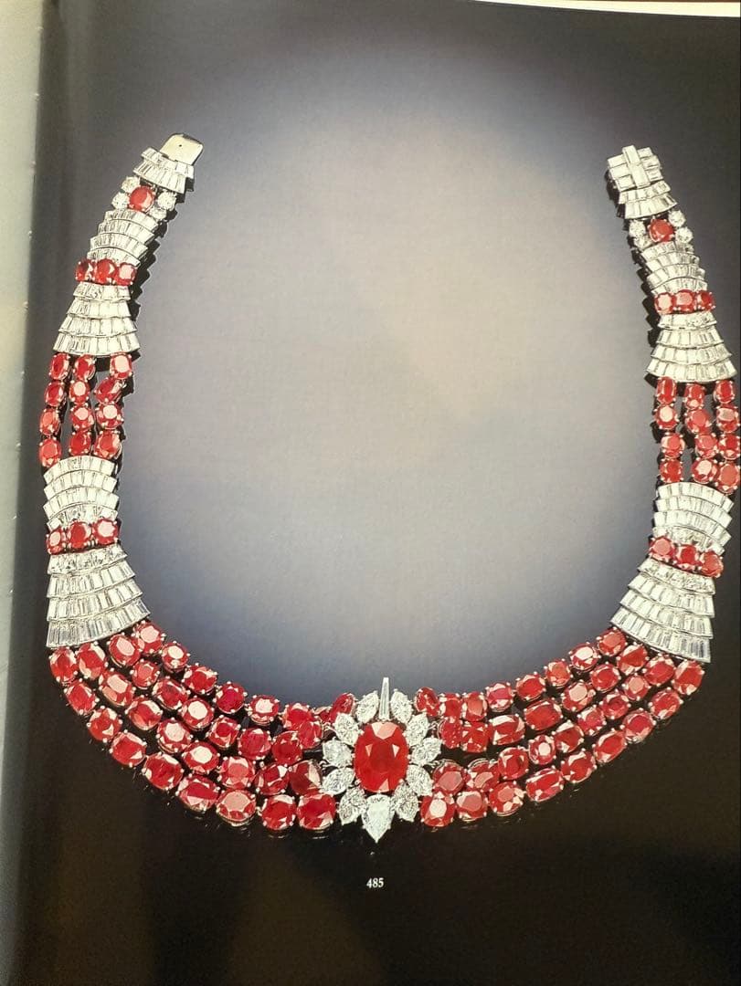 アート・デザイン・音楽 The Magnificent Jewels of Vera Hue