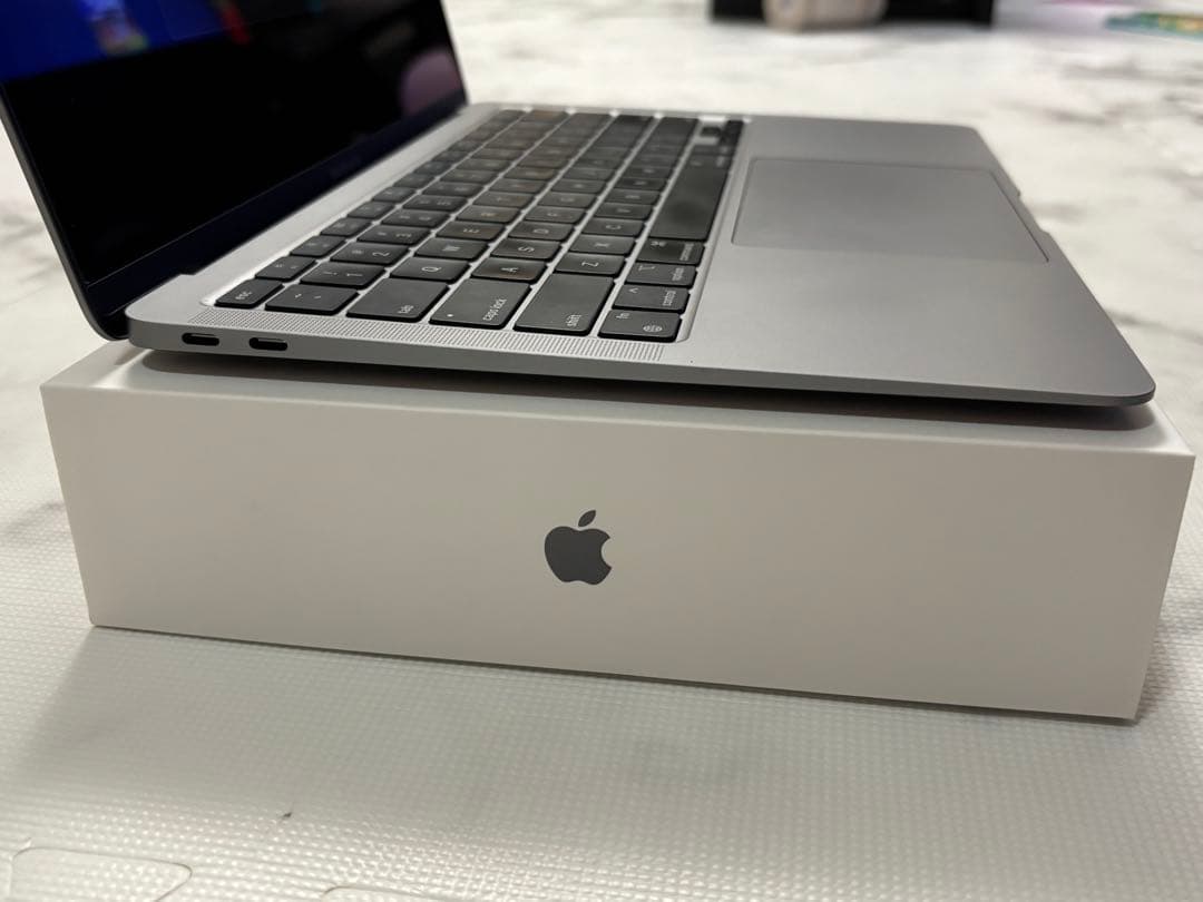 【極美品】MacBook Air M1 16GB 1TB USキー