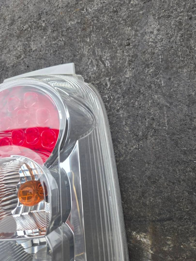 L675S　ダイハツ　ミラココア　テールランプ