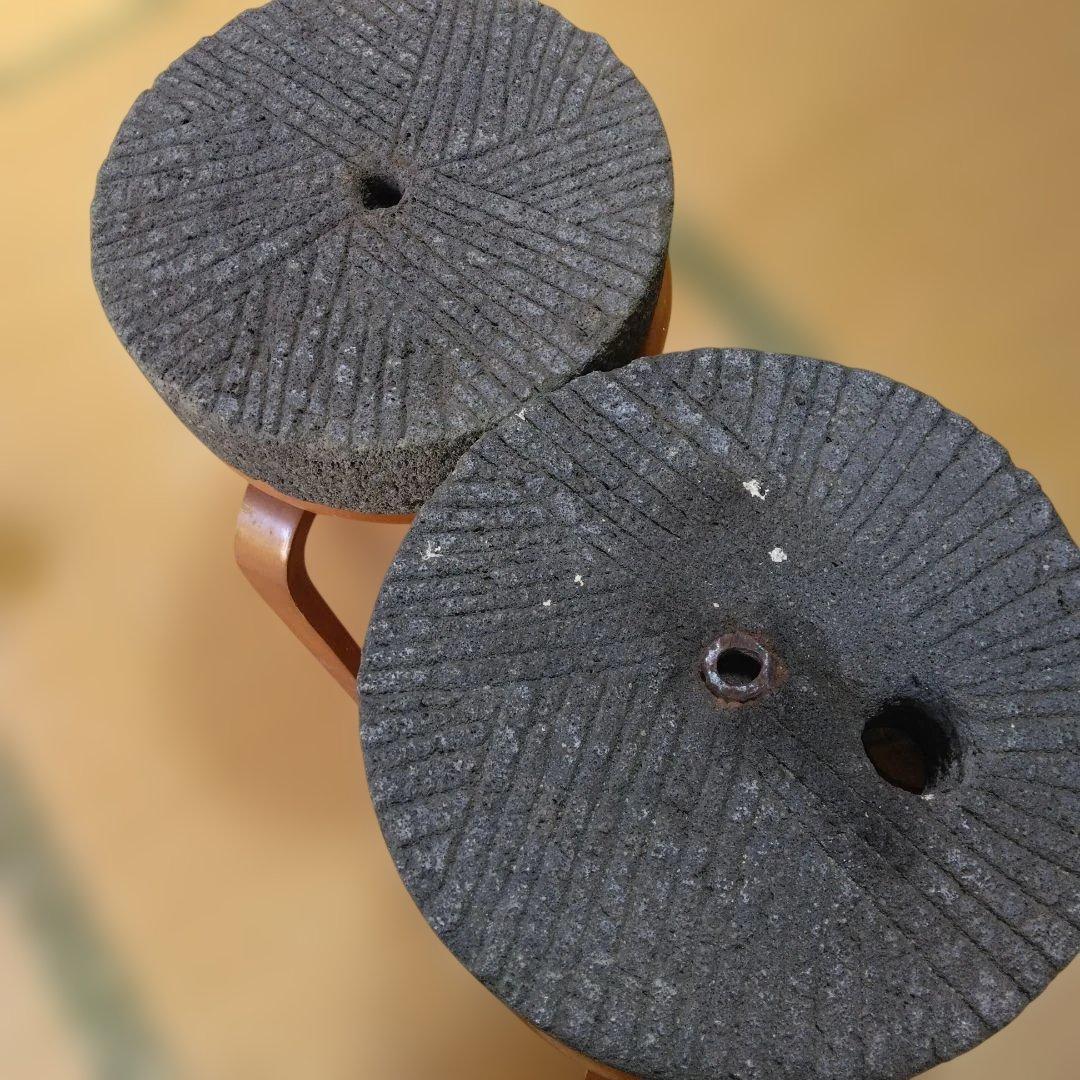 古い石臼-大正～昭和初期の臼-昭和オブジェ。