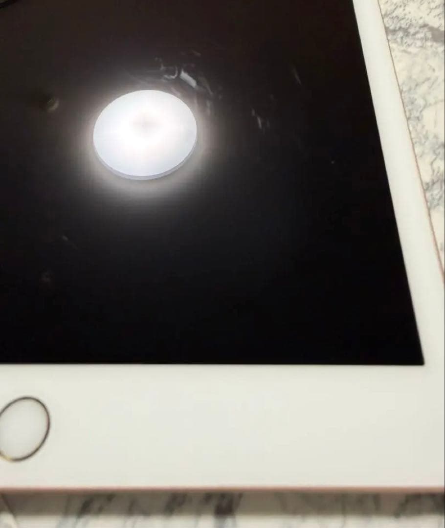 Apple iPad 第8世代 32GB 本体 ゴールド　おまけカバー付き