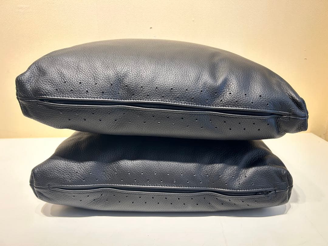 388　arflex　MIO　クッション　HRO　牛革　40×40　展示品