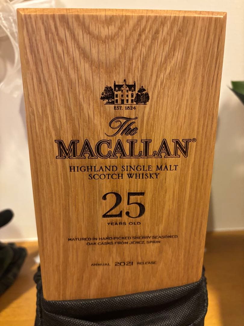 ザ・マッカラン25年シェリーオーク43%700ml2021年