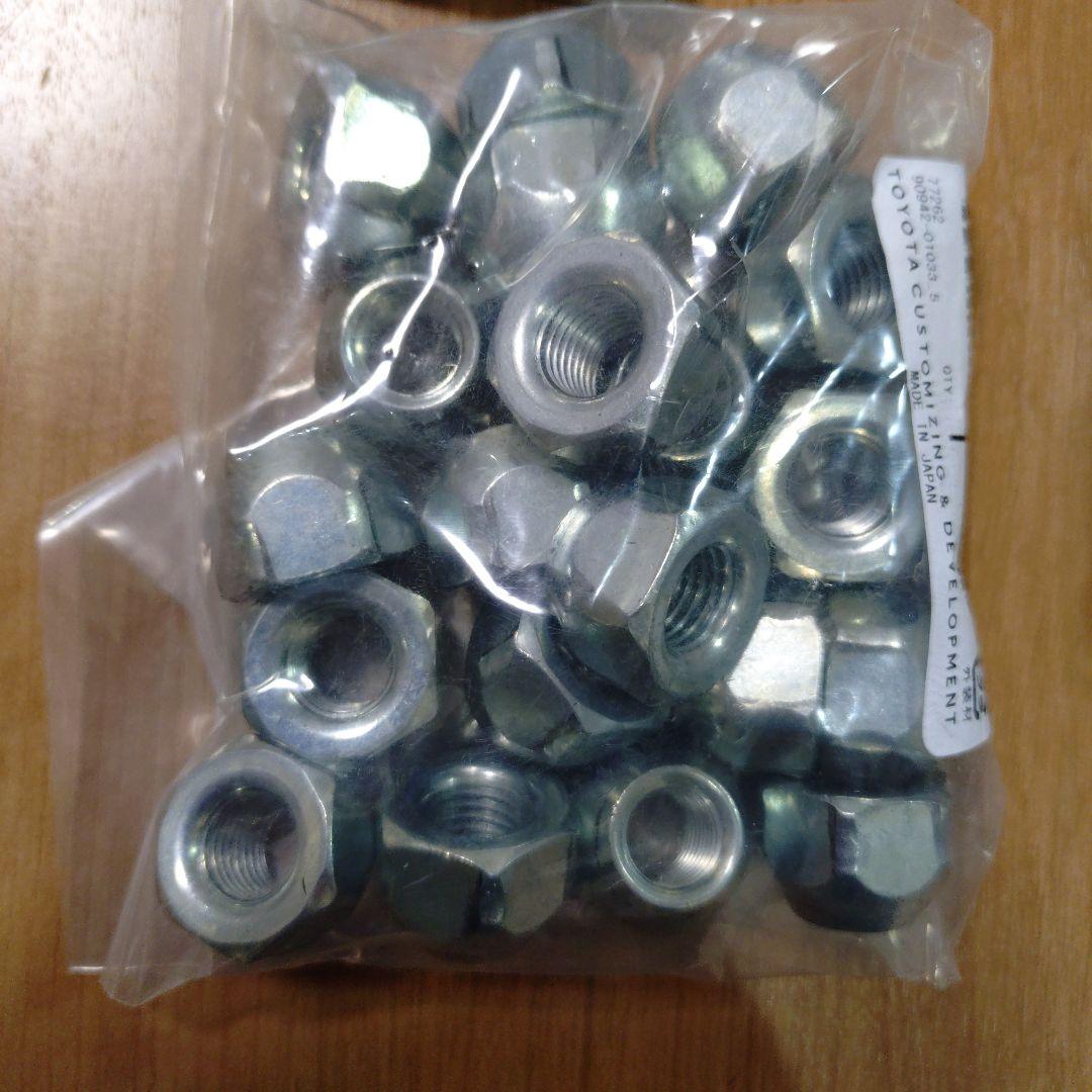 90 ノア　16インチ　純正ホイール　ホイールカバー　それぞれ4個　ナット20個