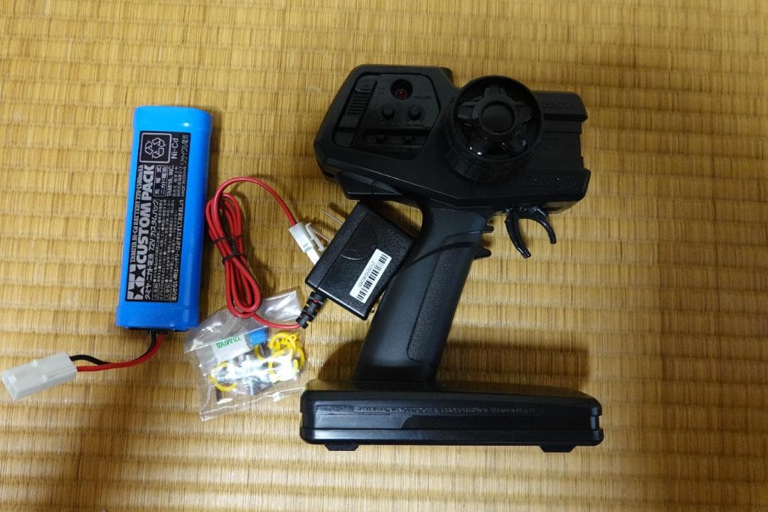 タミヤ 1/10 RCバギー「ネオスコーチャー」プロポ、バッテリー、充電器セット