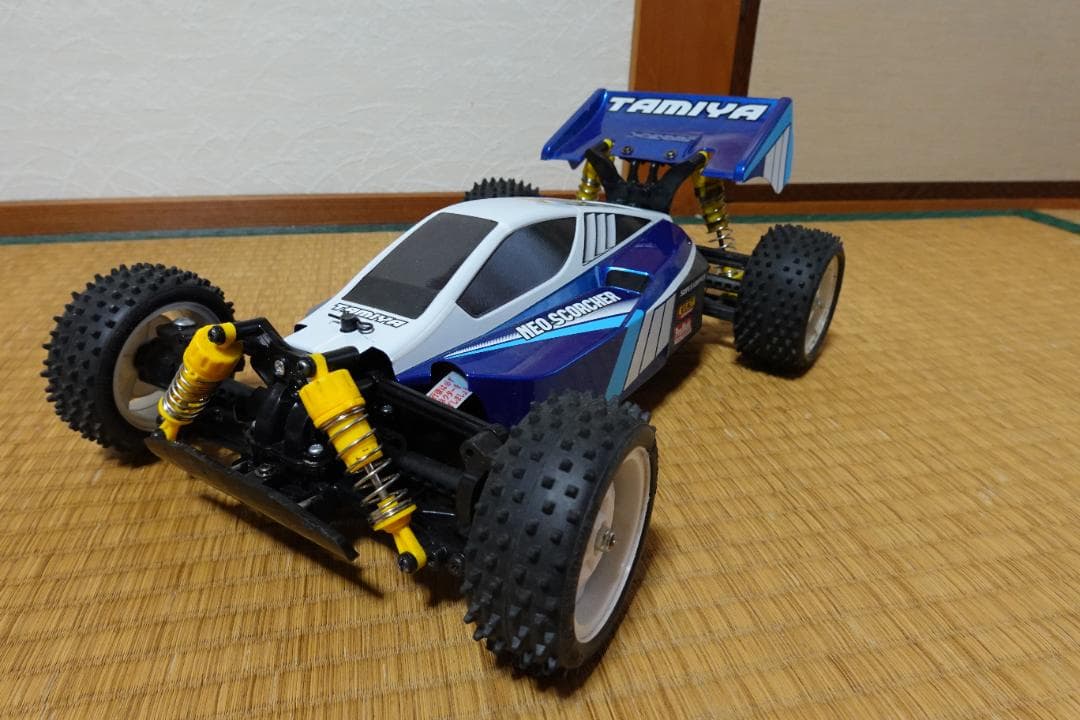 タミヤ 1/10 RCバギー「ネオスコーチャー」プロポ、バッテリー、充電器セット