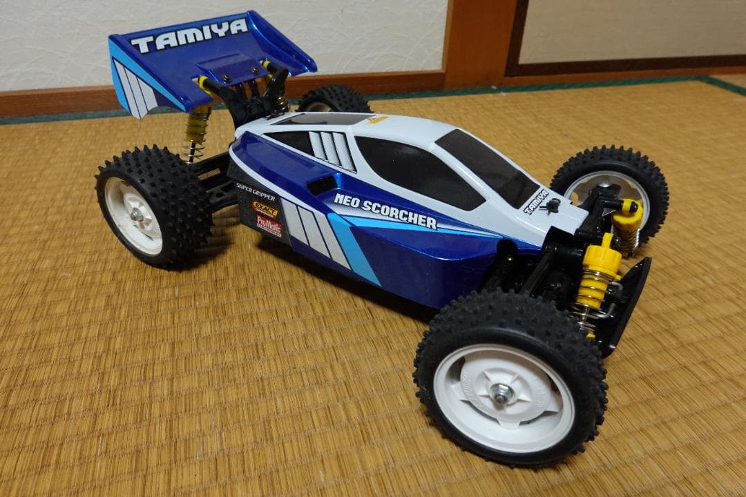 タミヤ 1/10 RCバギー「ネオスコーチャー」プロポ、バッテリー、充電器セット