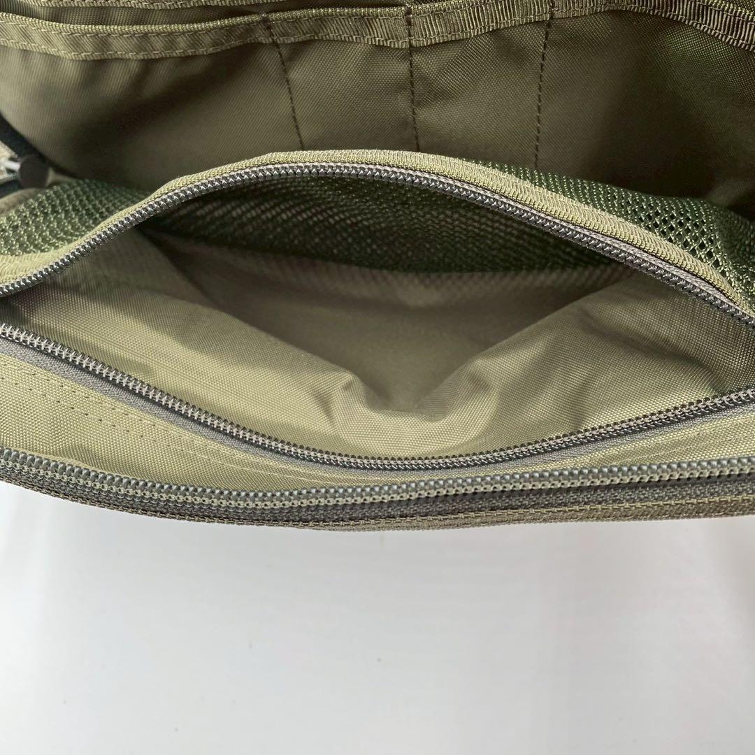 極美品　ブリーフィング　ショルダーバッグ　ナイロン　多機能収納　オリーブ