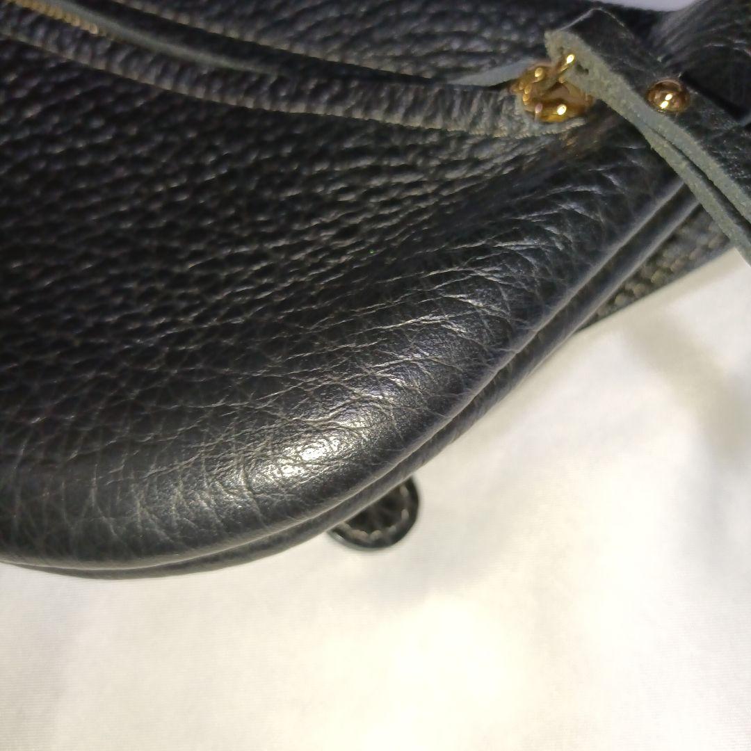 美品■IACUCCI オールレザー ショルダーバッグ　ブラック ウエストポーチ