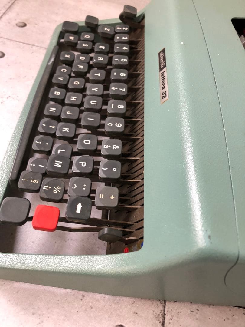 Olivetti タイプライター　lettera 32 ジャンク品(L129)
