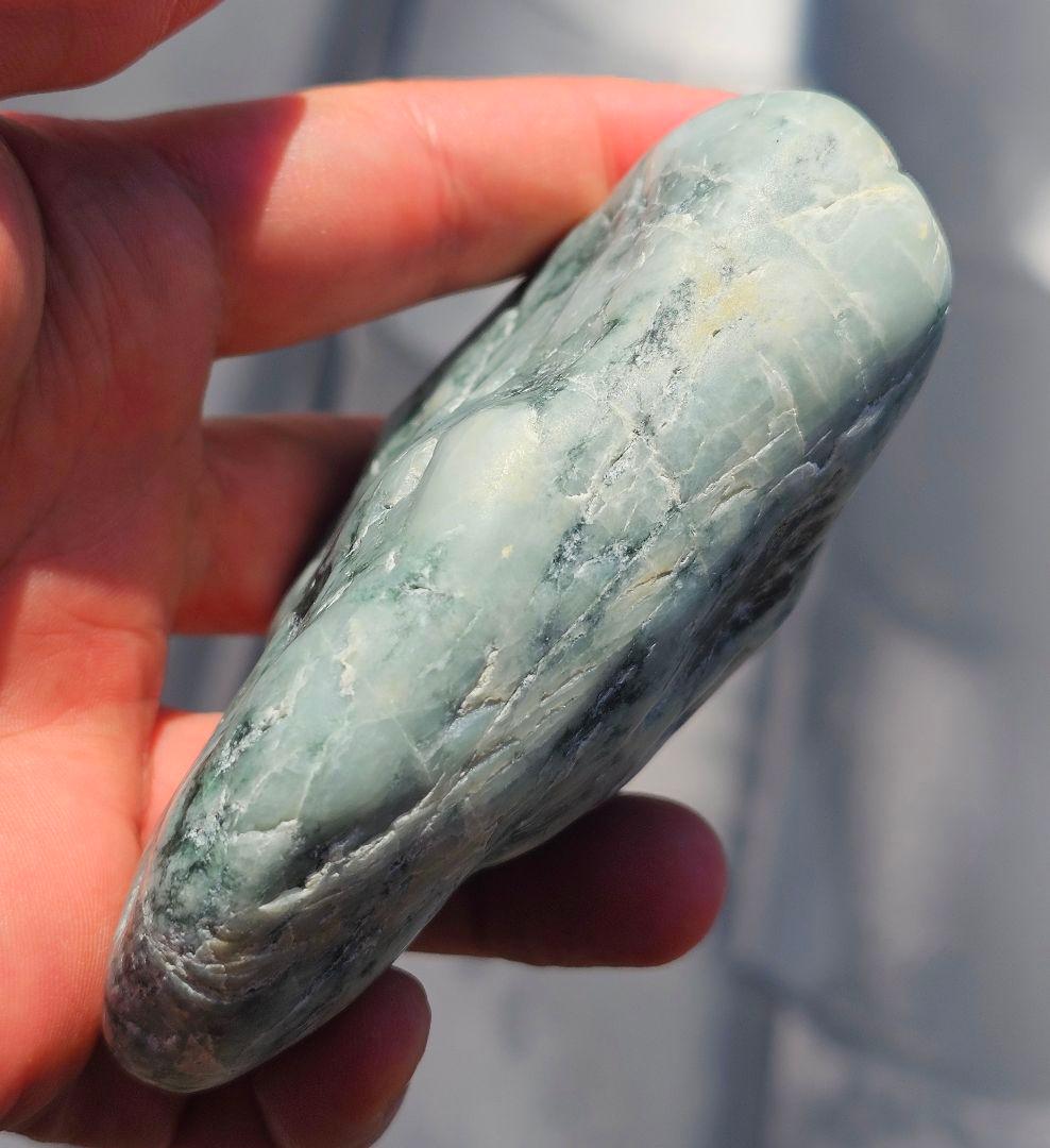 圧倒的パワー‼️青色❔緑❔糸魚川産 翡翠 原石