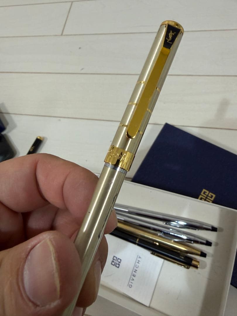 ジバンシー、Burberry、クロス、イヴ・サンローラン名刺ケース、ボールペン