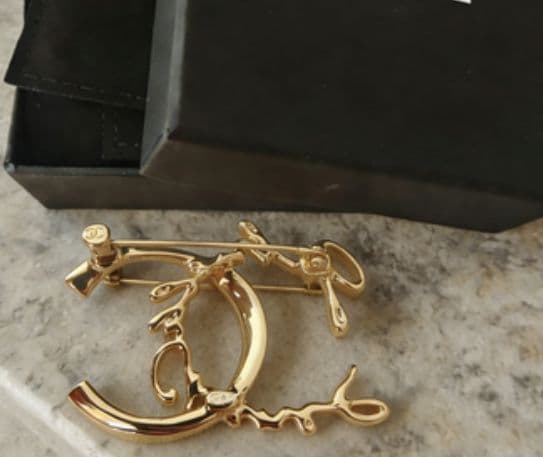 ☘️極美品☘️ CHANEL ダブルCロゴ ブローチ ゴールド