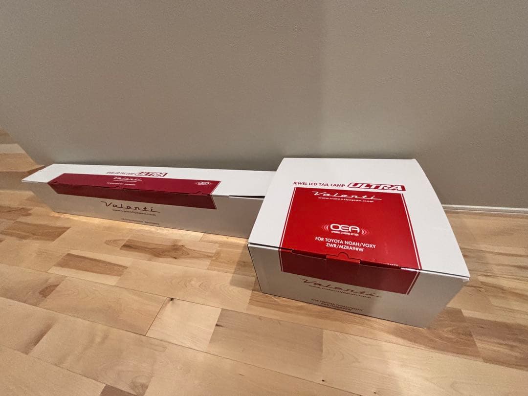 Valenti テールランプ　ライトスモークブラッククローム90ノアヴォクシー