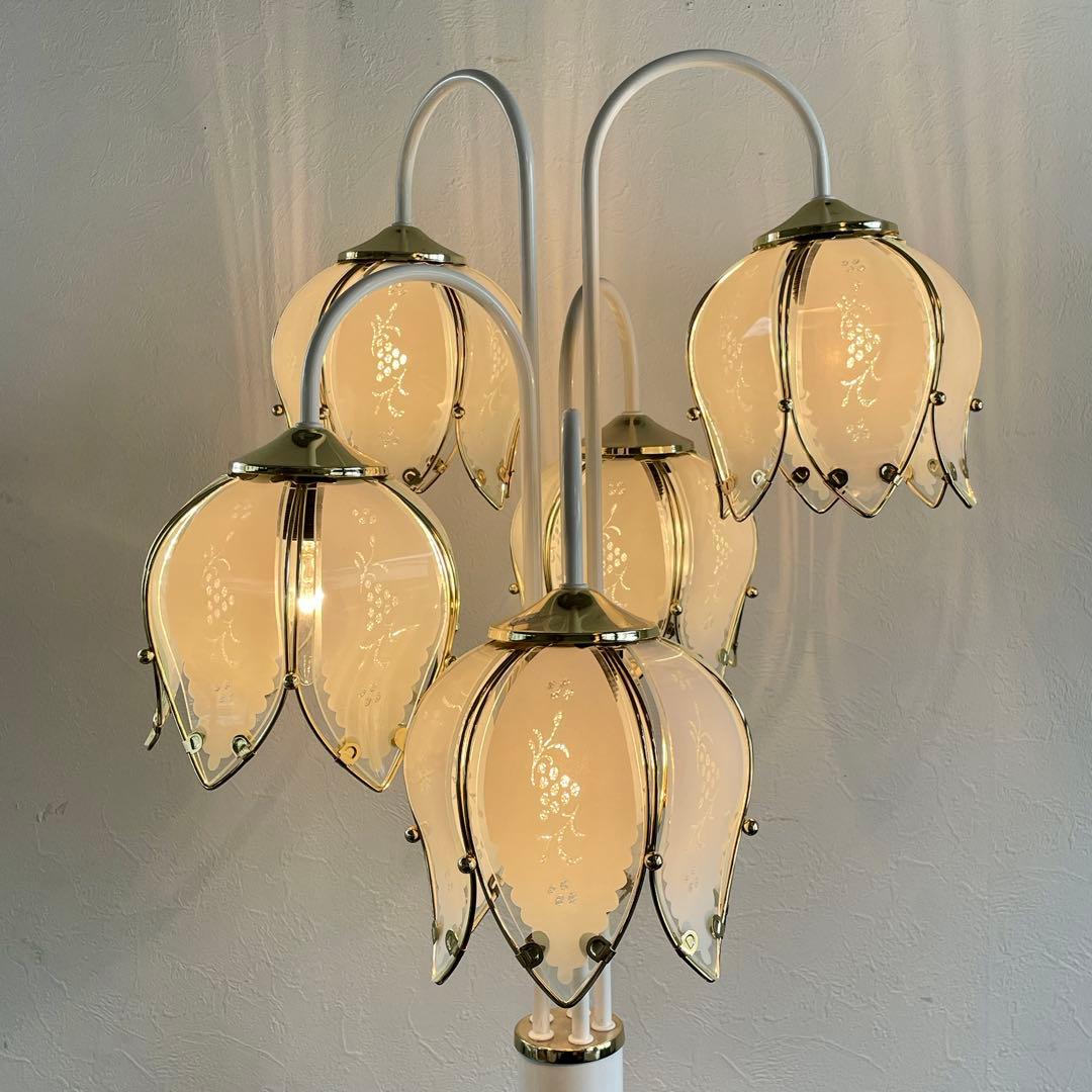 r197 クラシカルな雰囲気が素敵な花びら型シェードのフロアランプ