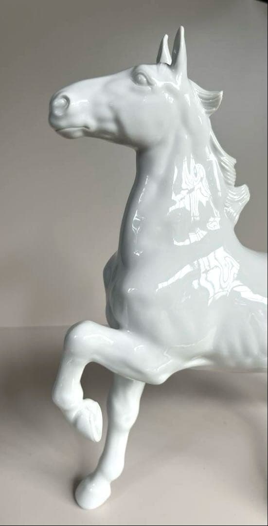 11月27日迄の掲載： ☆ 鍋島大吾作　白磁 駿馬　陶器彫刻