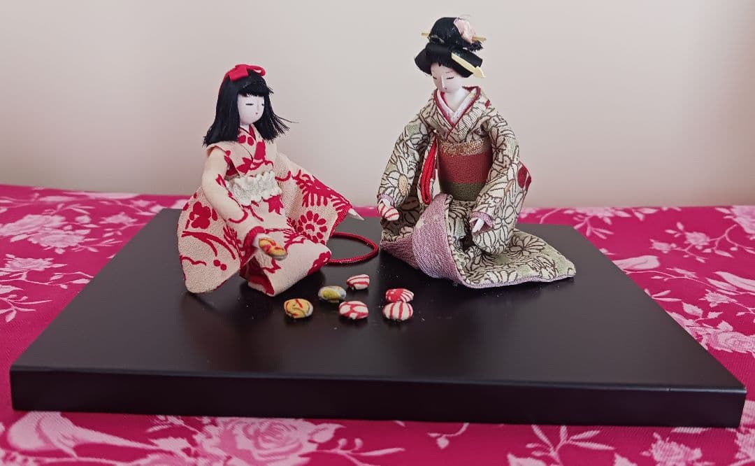 芦屋 ちぐさ人形「お手玉遊び」